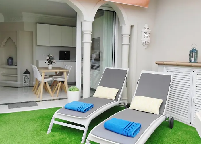 Luxury Apartment, Comfort And Relax, Views Of The Pool *